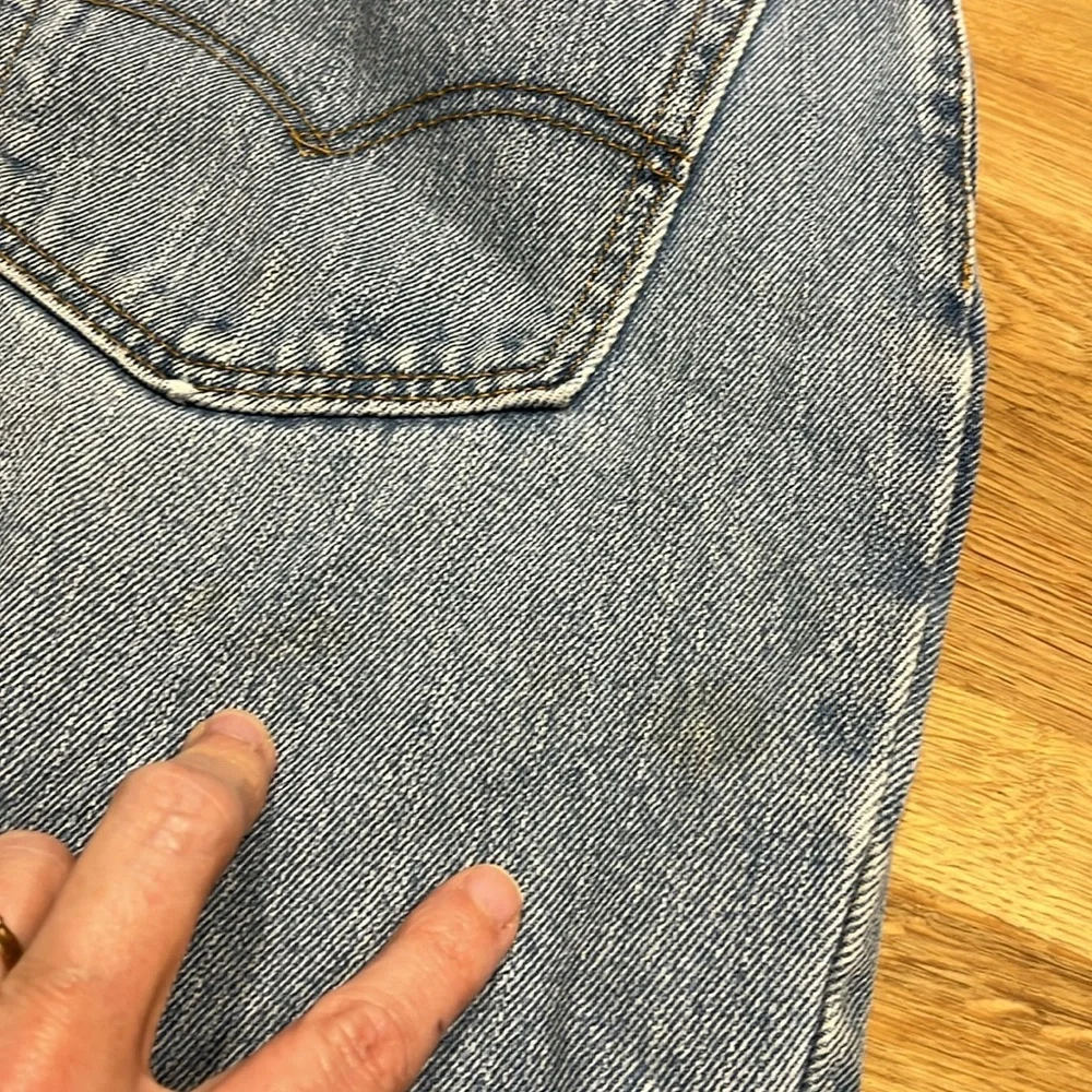 Levi’s Light Wash Distressed 560 Loose Fit Blue Jeans Men’s 38 x 30